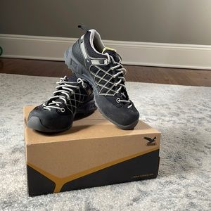 Vibrate Salewa LIKE NEW hiking shoe